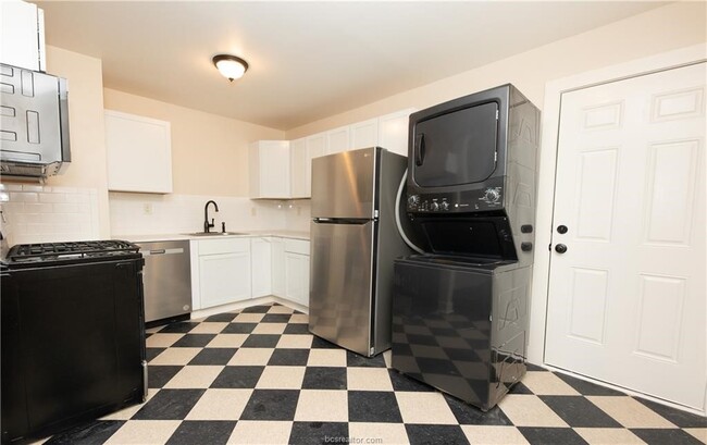 Building Photo - 535 Husk Ln