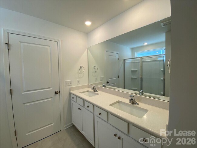 Building Photo - 14057 Lake Home Ln