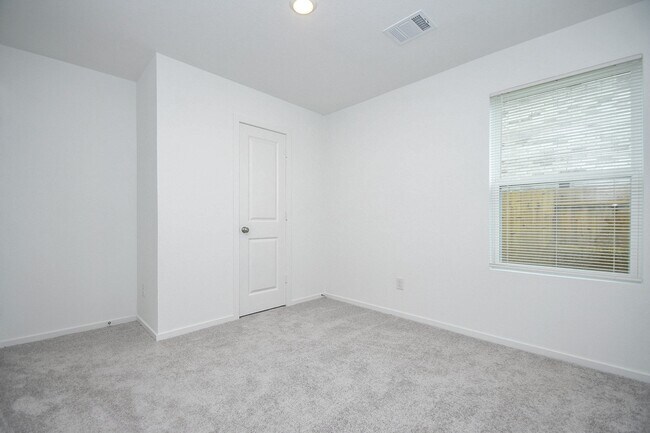 Building Photo - 923 Capracotta Dr