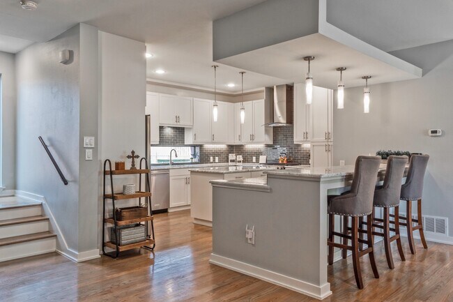 Building Photo - Stylish 2BR/2.5BA Townhome in Prime East Dallas – Attached Garage, Unbeatable Location