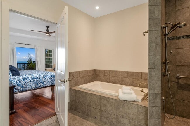 Building Photo - 76-886 Hualalai St