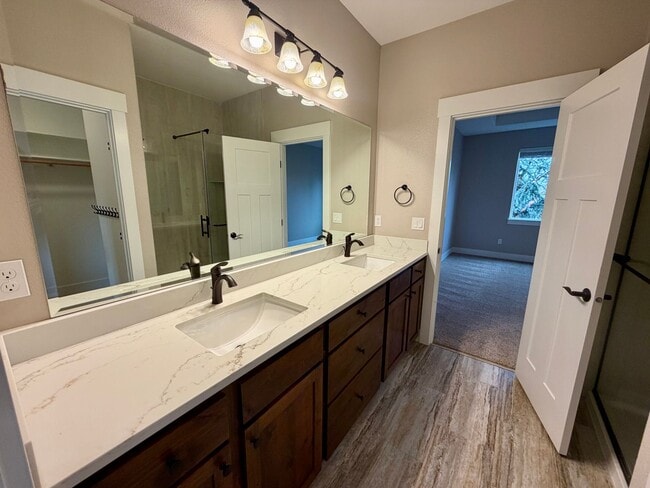 Building Photo - 3 Bedroom 2 Bath Single Family House