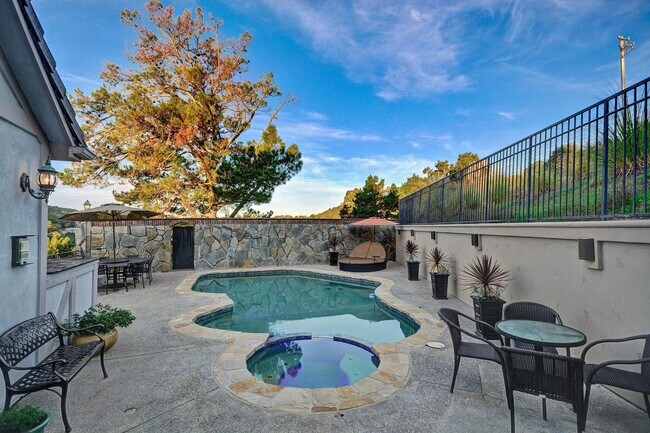 Building Photo - STUNNING LUXURY HOME WITH GORGEOUS SETTING IN WONDERFUL ORINDA!