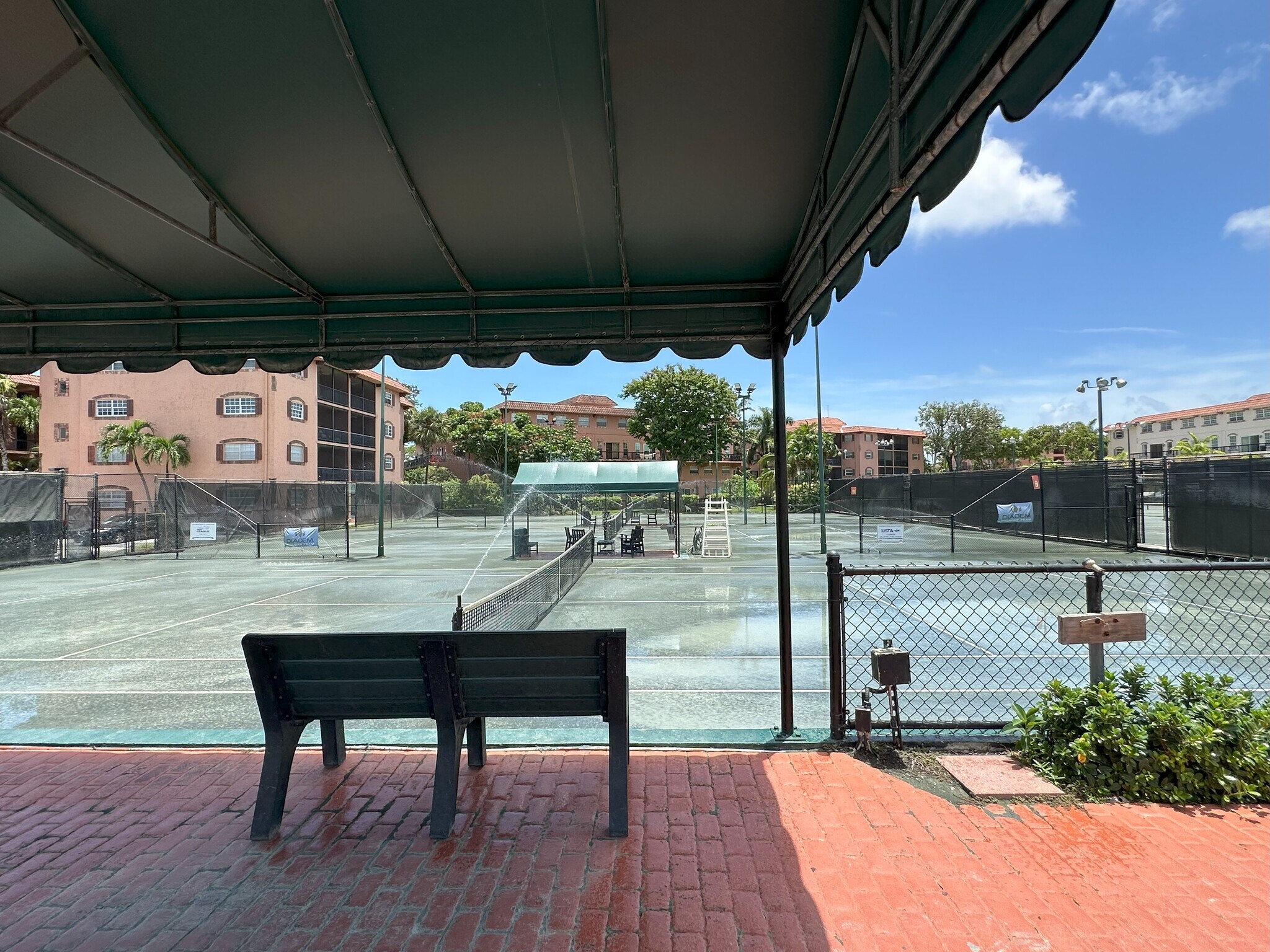 Building Photo - 670 Tennis Club Dr