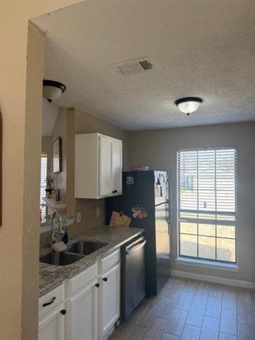 Building Photo - 604 Red Coat Ln