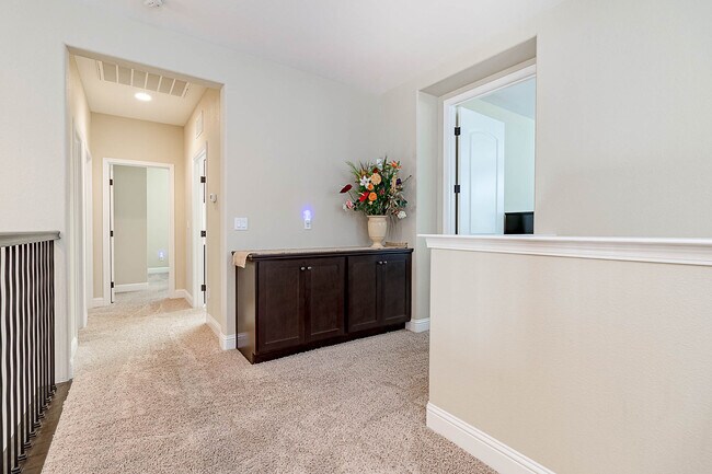 Building Photo - 582 Pasture Ave