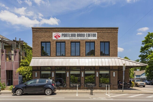 Building Photo - East Nashville with Roof-top Deck and 2 car garage!!