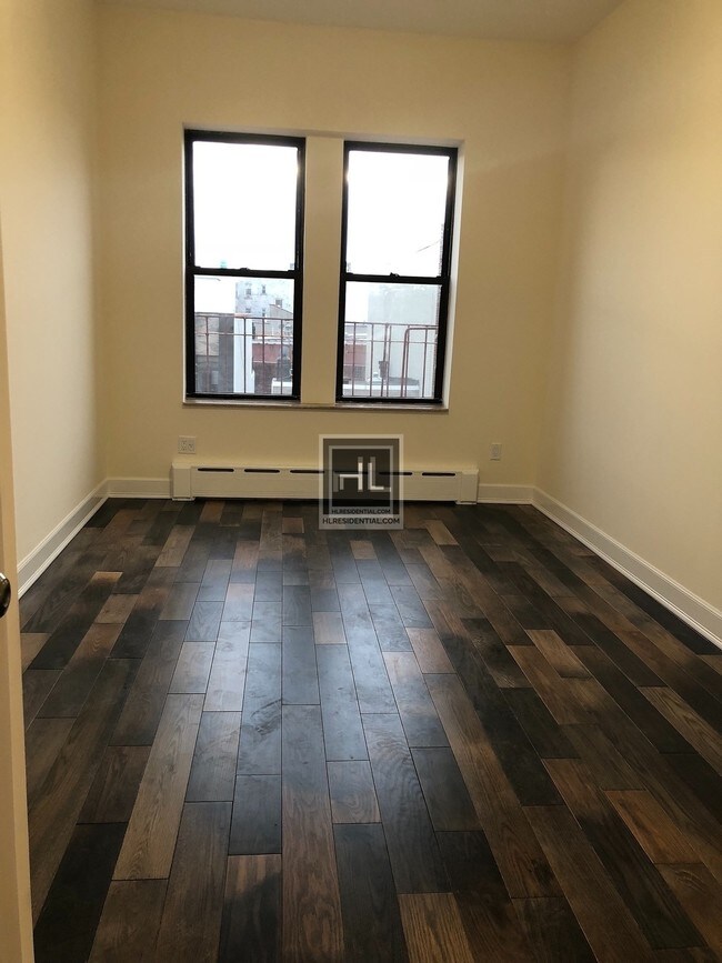 Building Photo - 28 AVENUE
