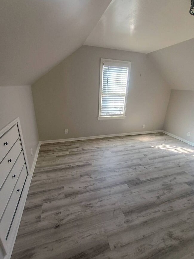 Building Photo - Single Family Home Available