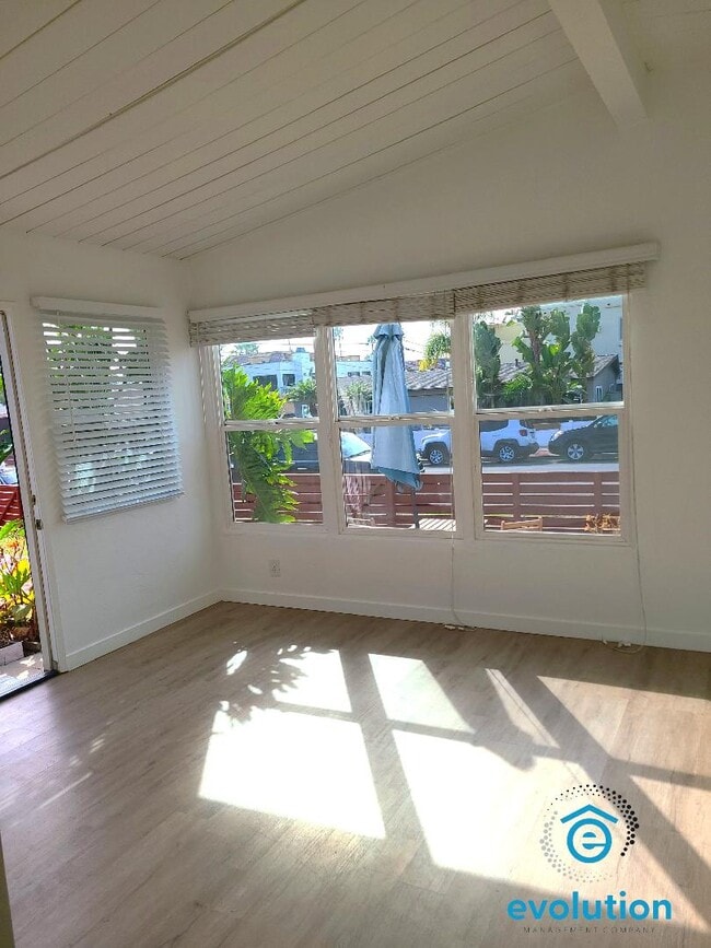 Building Photo - 4323-4333 Gresham St - 1405 Grand Ave