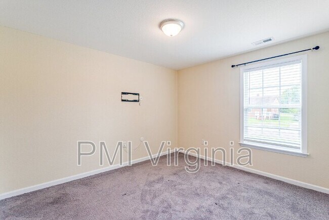 Building Photo - 68 Carver Cir