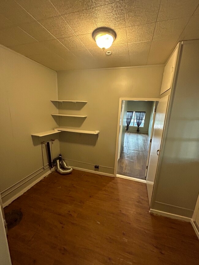 Building Photo - 5420 E 1st St N