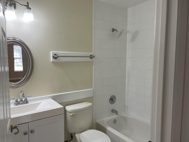 Building Photo - Beautiful 3 Bedroom 2 Bath Pool Home Lawn ...