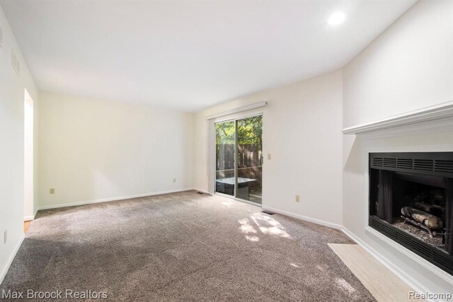 Building Photo - 1823 Torquay Ave