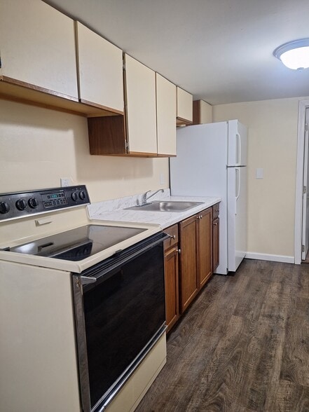 Building Photo - 59 Chapman St