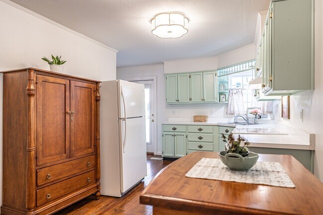 Building Photo - 435 W Baltimore Ave