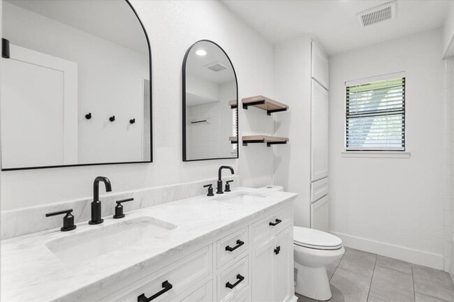 Building Photo - 7405 Attar Cove