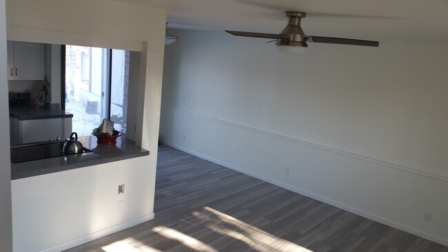 Building Photo - 2067 Libertyville Rd