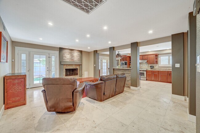 Building Photo - Charming 4 bedroom 3 bath fully furnished pool home in the heart of spring valley!