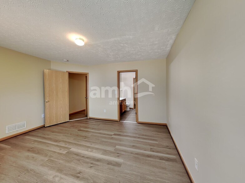 Building Photo - 3939 Eastrise Dr