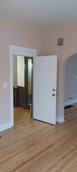 Building Photo - 6458 S Paulina St