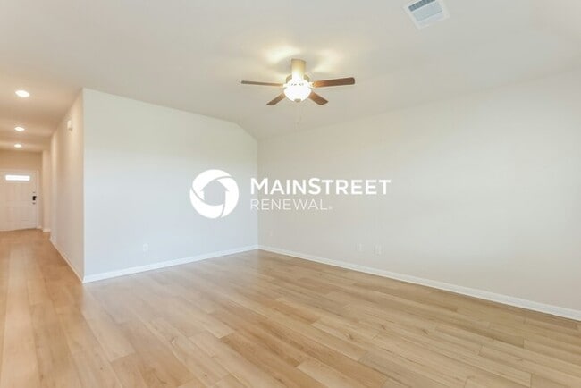 Building Photo - 3 Bedroom Pet-Friendly Home in Hutto, TX w...