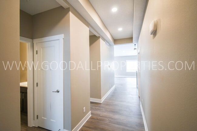 Building Photo - 4-Bedroom Ranch in Clive with Finished Basement & 3-Car Garage!