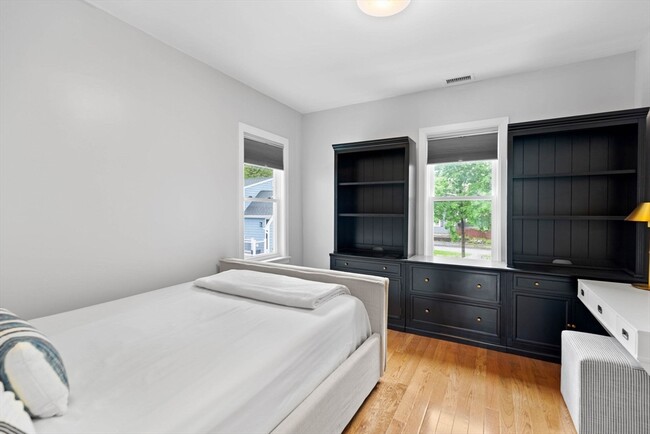 Building Photo - 201 Adams St