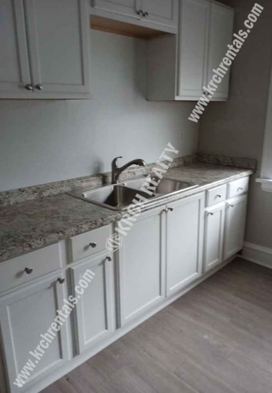 Building Photo - 3-Bed Home with Fireplace and Detached Garage