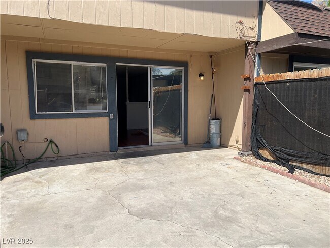 Building Photo - 6168 Meadow View Ln