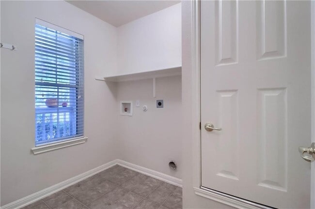 Building Photo - 1100 Emmitt Run