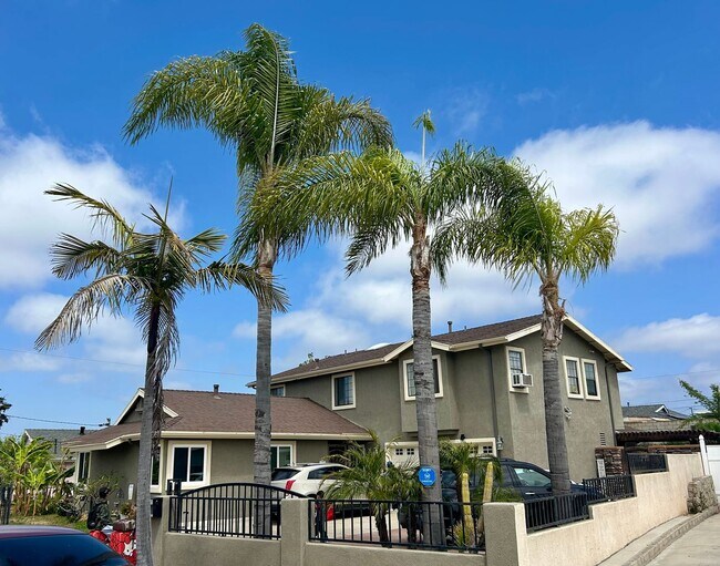 Building Photo - 3 bedroom townhome for rent in Paradise Hills $2,995