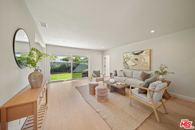 Building Photo - 5622 Babbitt Ave