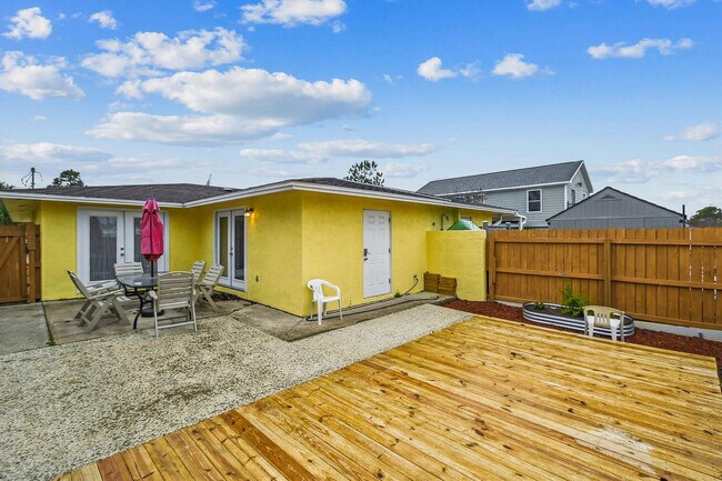 Building Photo - 5710 Sunset Ave