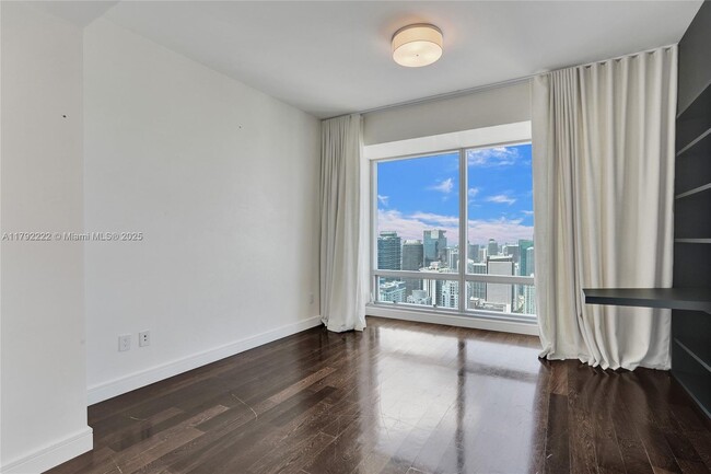 Building Photo - 1425 Brickell Ave