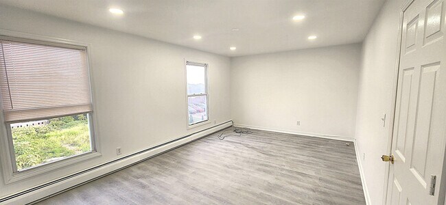 Building Photo - 708 Garfield Ave