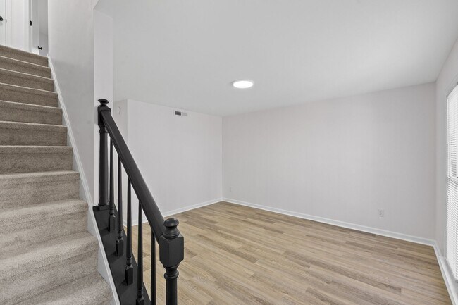 Building Photo - Newly Renovated 2 Bed, 1 Bath in Downtown Wake Forest!