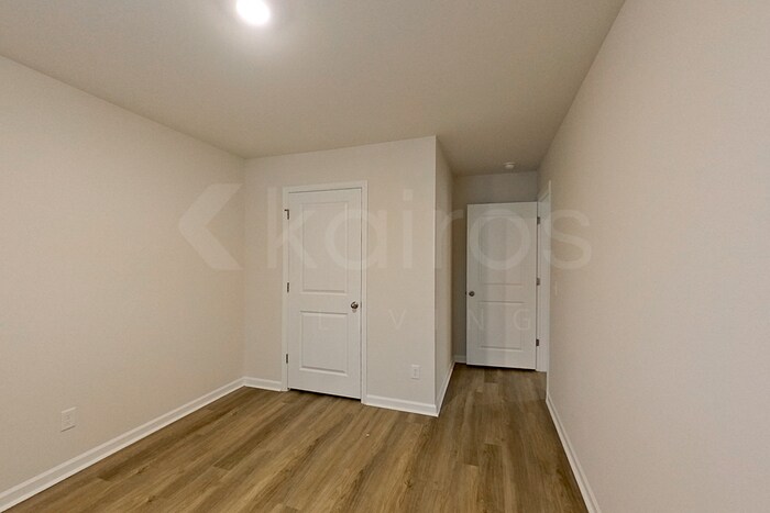 Building Photo - 118 Inez Ave