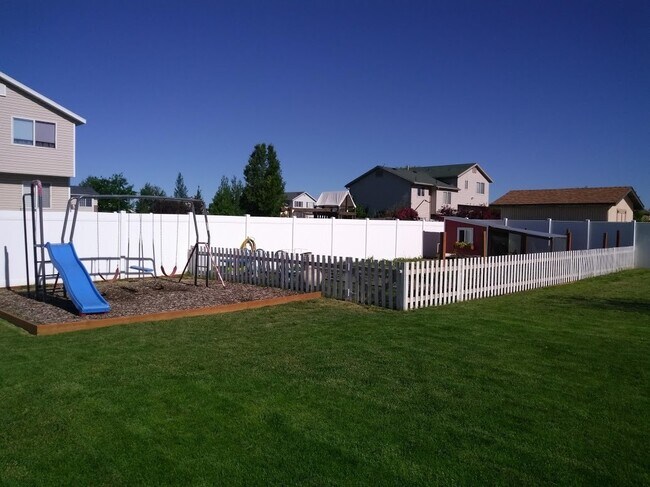 Building Photo - Move-In Ready 5-Bed with Garage, Yard & Up...