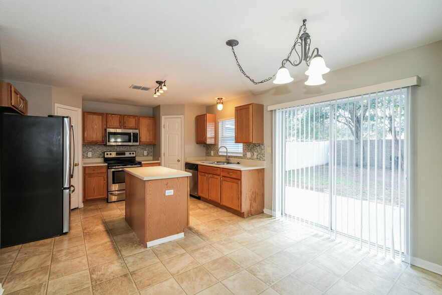 Building Photo - 17006 Torvest Ct