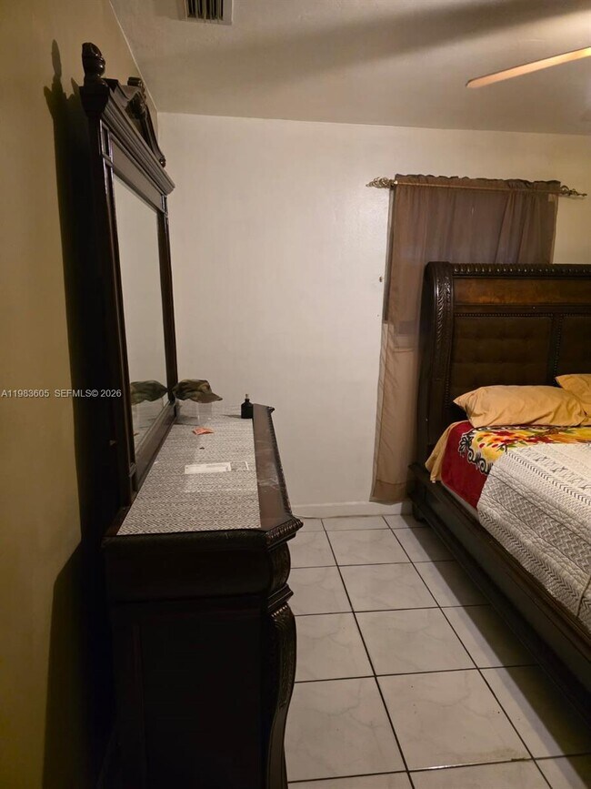 Building Photo - 620 NW 199th St