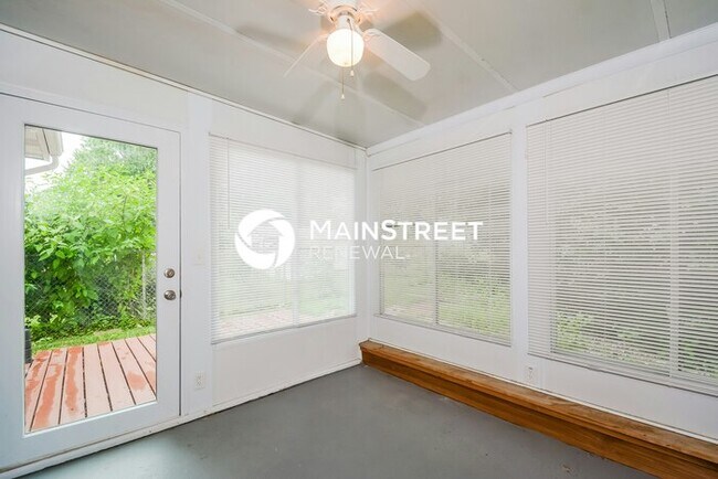 Building Photo - 3 Bedroom Pet-Friendly Home in St. Louis, MO with Main Street Renewal