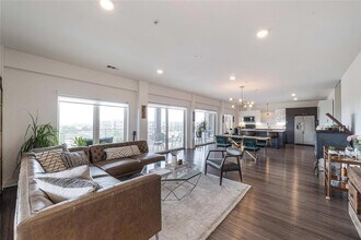 Building Photo - 4361 S Congress Ave