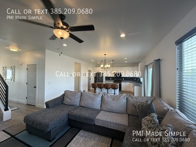Building Photo - 3621 Sparrow Ln