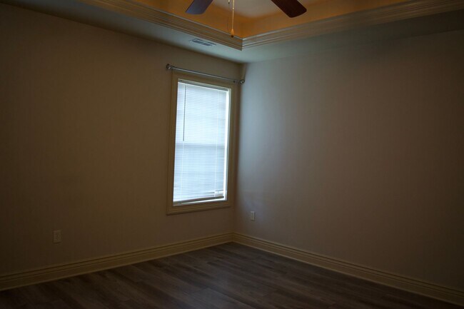 Building Photo - Marvelous 3 Bedroom House In Mill Creek Ma...