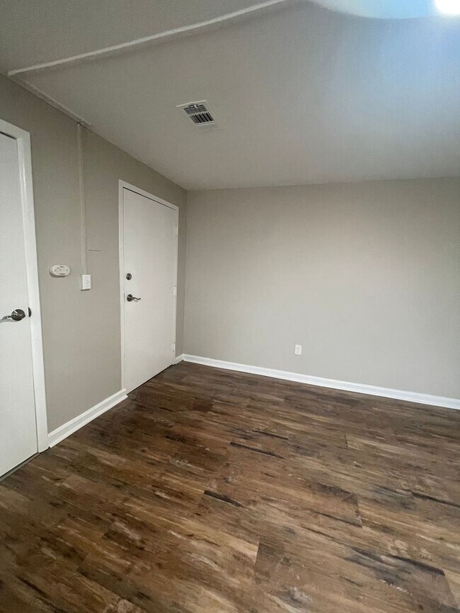 Building Photo - 230 S Negley Ave