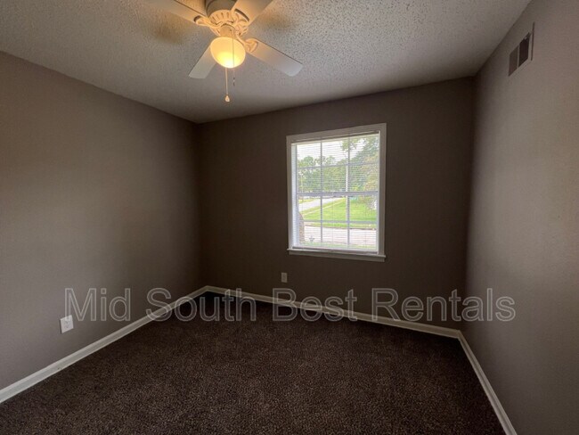 Building Photo - 2743 Northmeade Ave