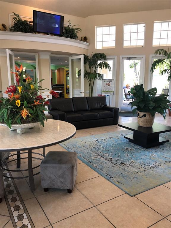 Building Photo - 8121 Fan Palm Way