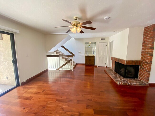 Building Photo - 3-Bedroom Townhome in Prime Calabasas Location