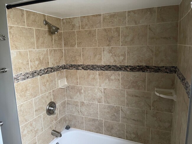 Building Photo - 5259 N Leamington Ave